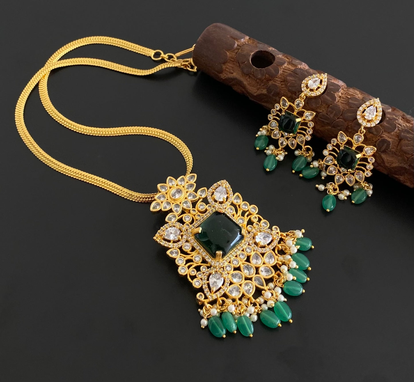 Gold tone white-green big stone green beaded necklace set dj-54437