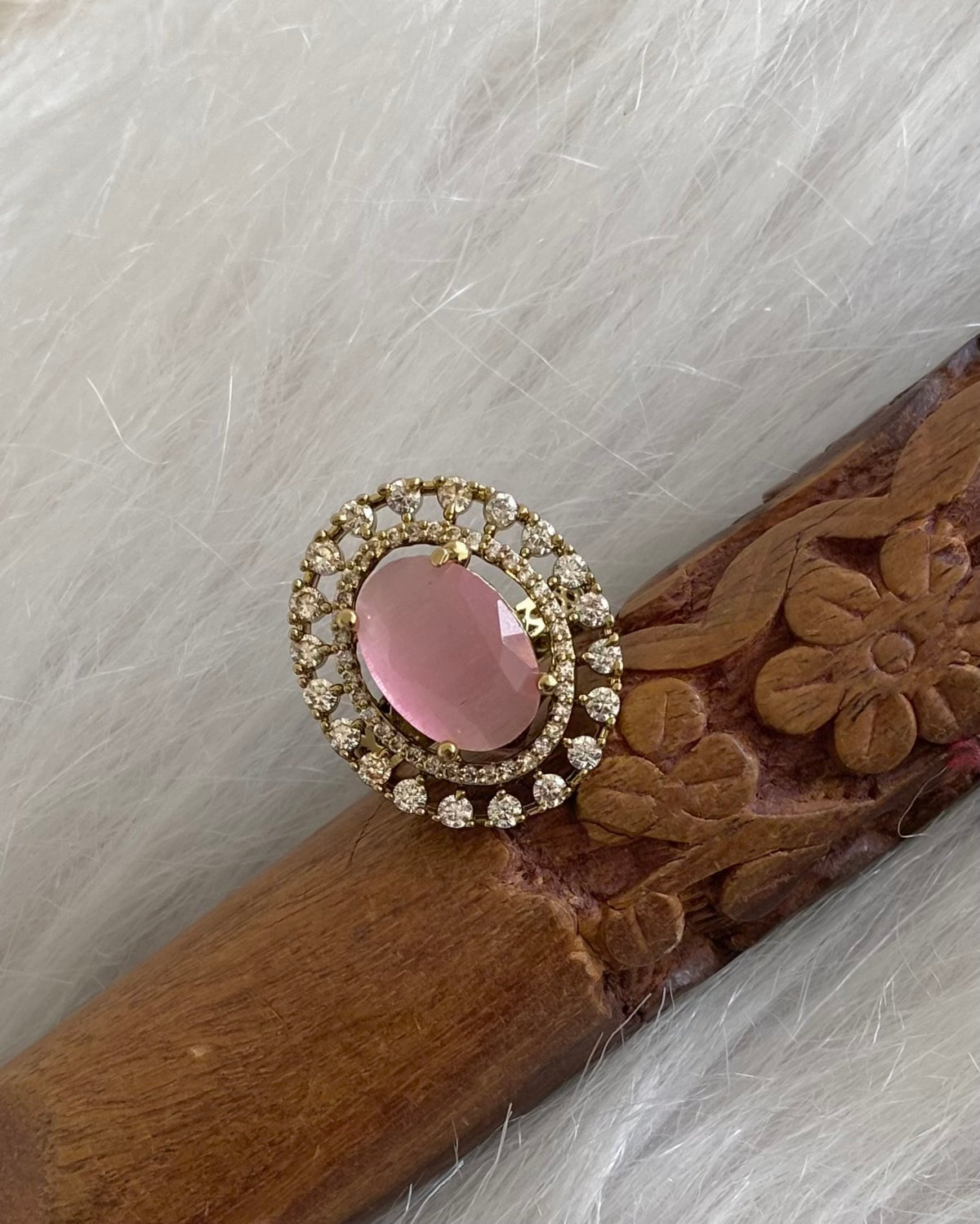 Antique gold tone cz white-baby pink stone finger ring dj-55033