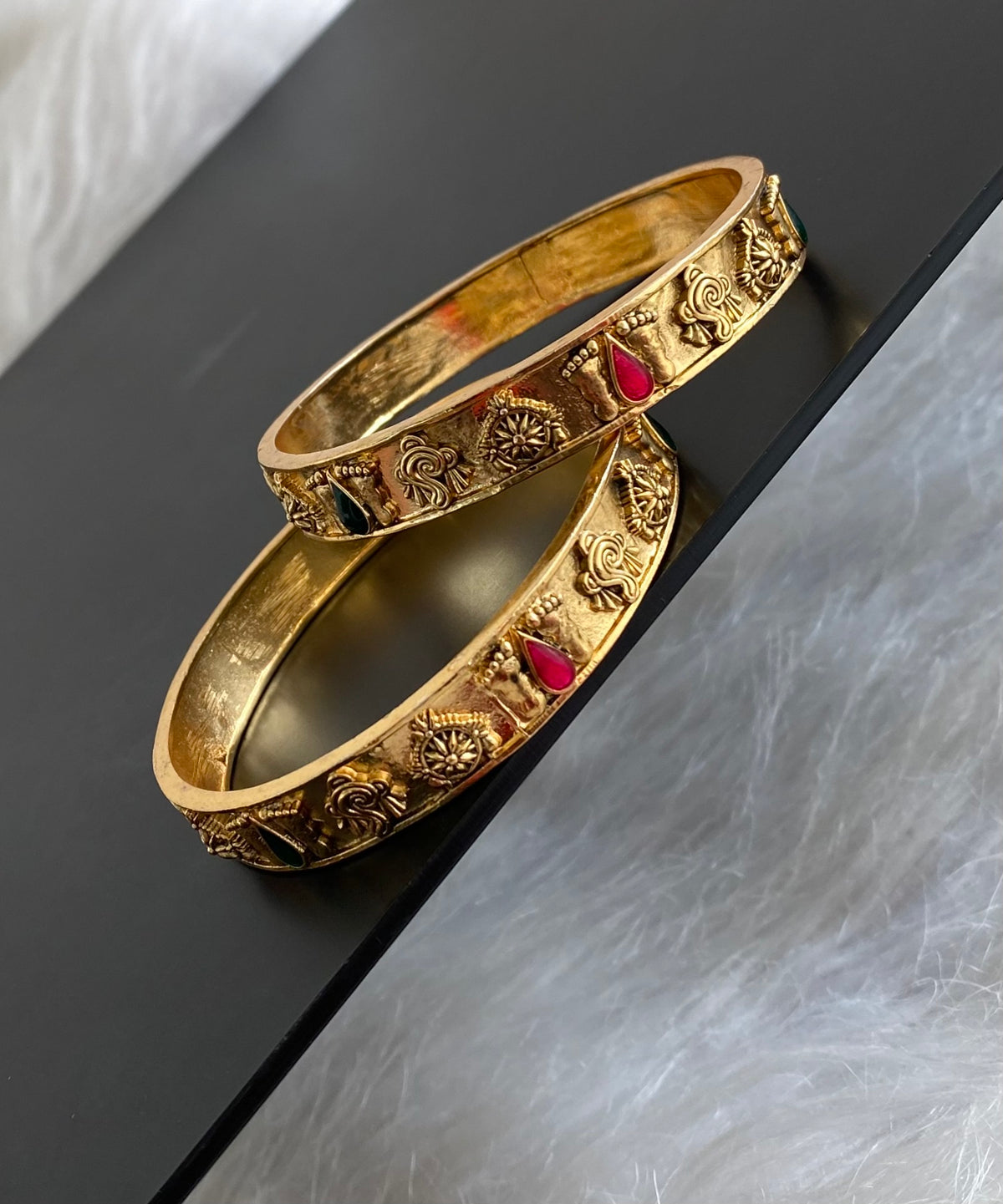 Antique gold tone shiva nama shankuchakra bangles(2.4) Dj-54846