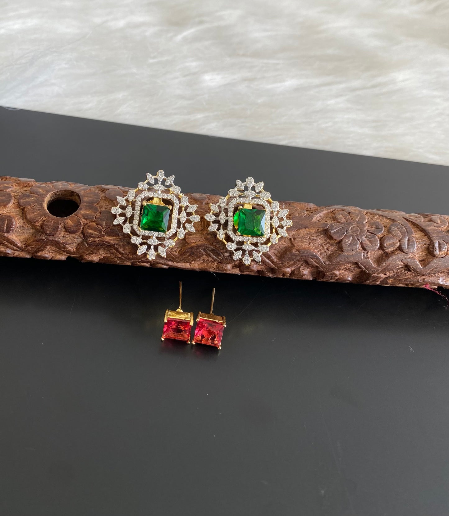Two tone kemp-green color changeable earrings dj-54658