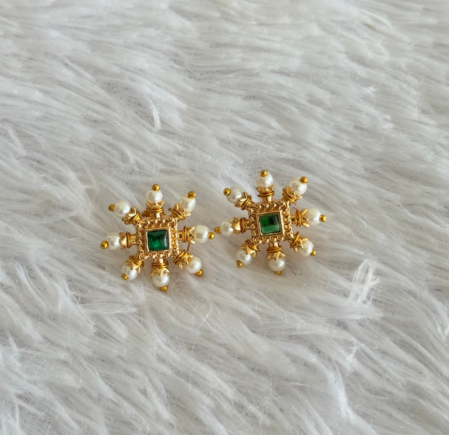 Gold tone green-pearl square stone beaded stud/earrings dj-51595