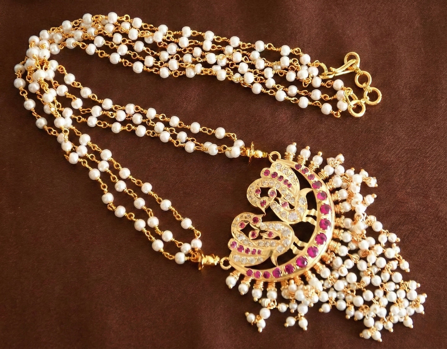 Gold tone pink peacock pearl kolhapuri necklace DJ30274