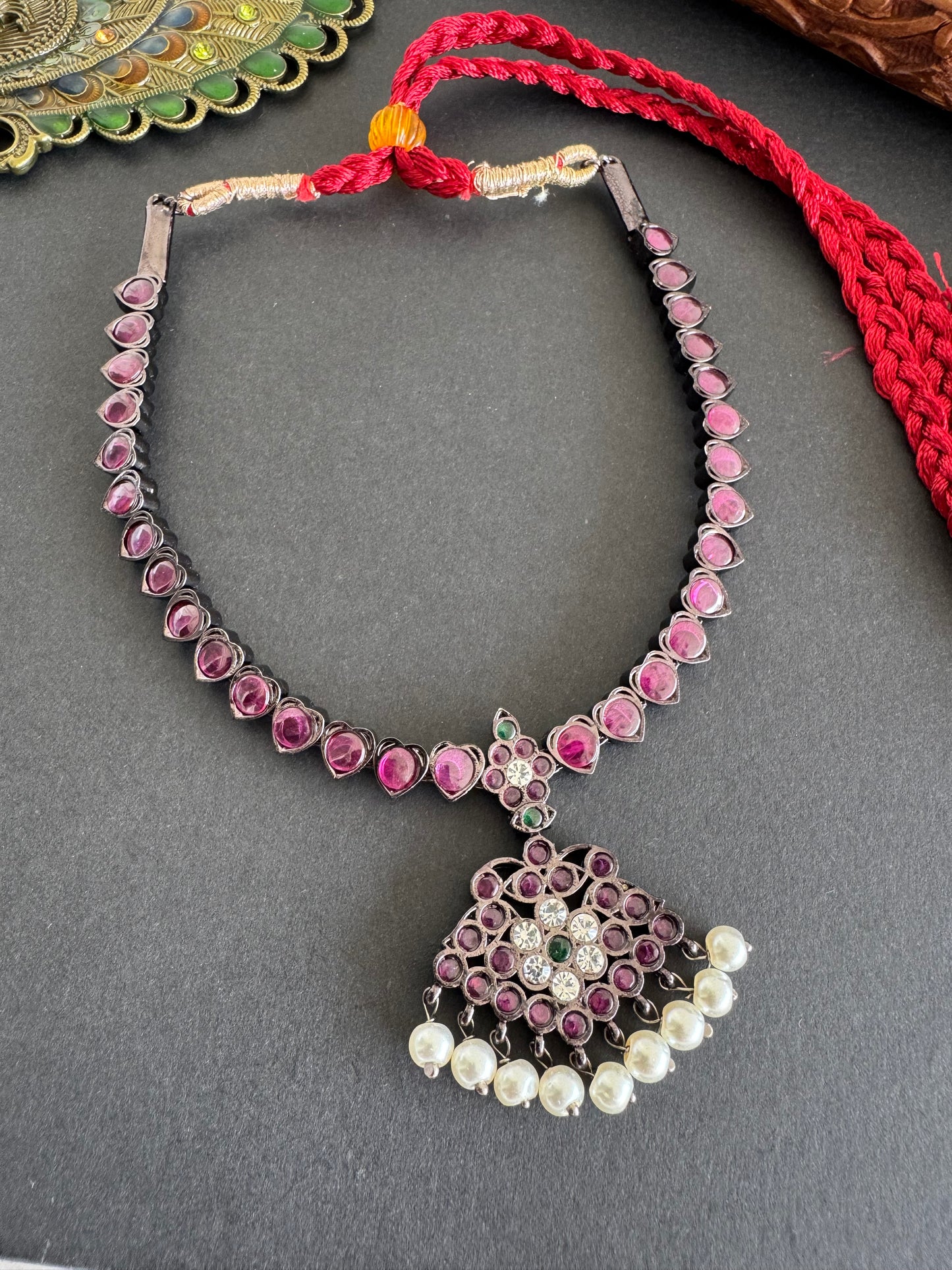 Black finish precious kemp-green pearl attigai/necklace dj-52284