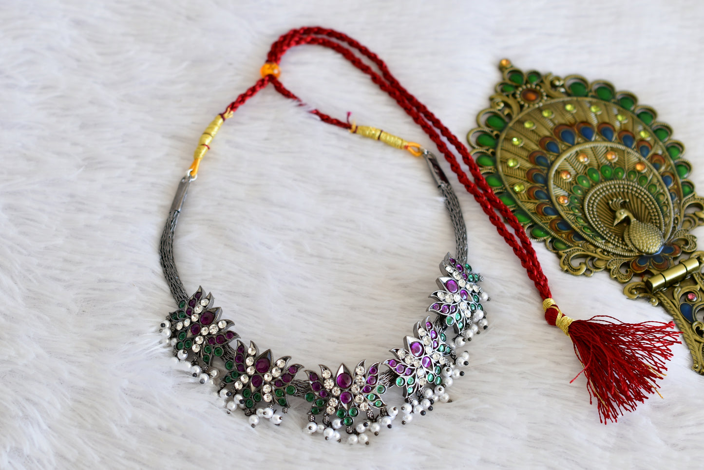 Black finish precious kemp-green pearl lotus necklace dj-52511