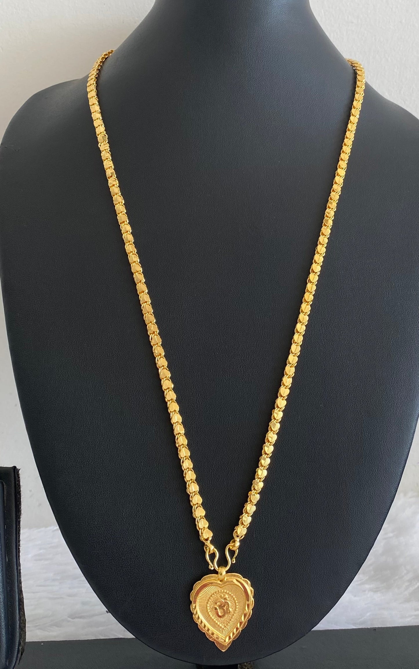 Gold tone 24 inches heart chain with om pendant dj-54385