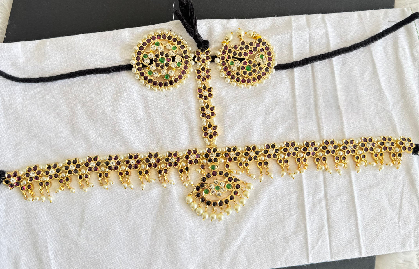 Gold tone precious kemp-green-white pearl cluster with sun and moon head set/tikka dj-52014