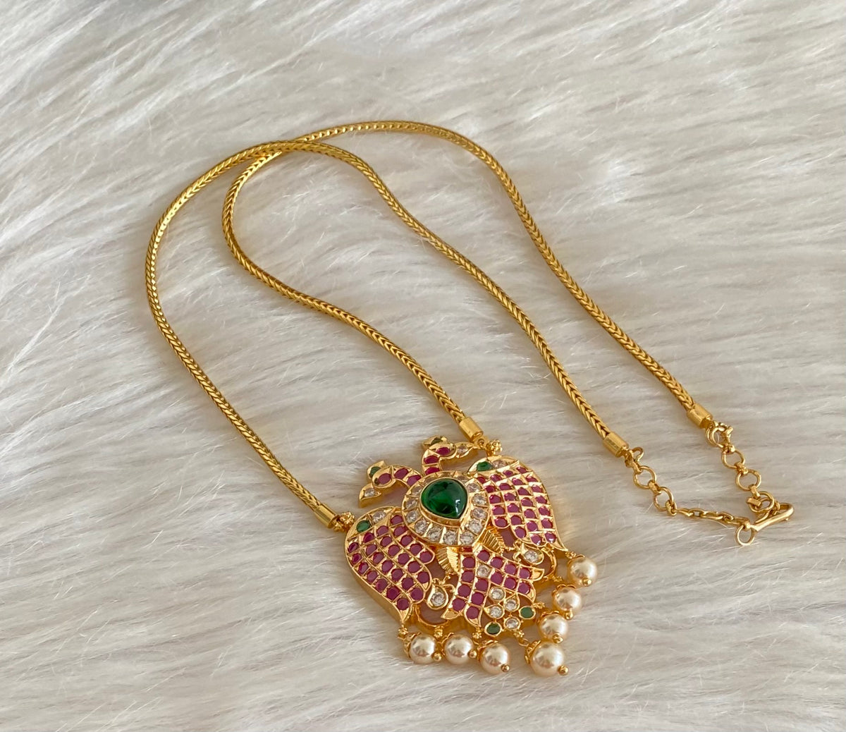 Gold tone chain with kemp-green-white pearl gandaberunda pendant dj-55112