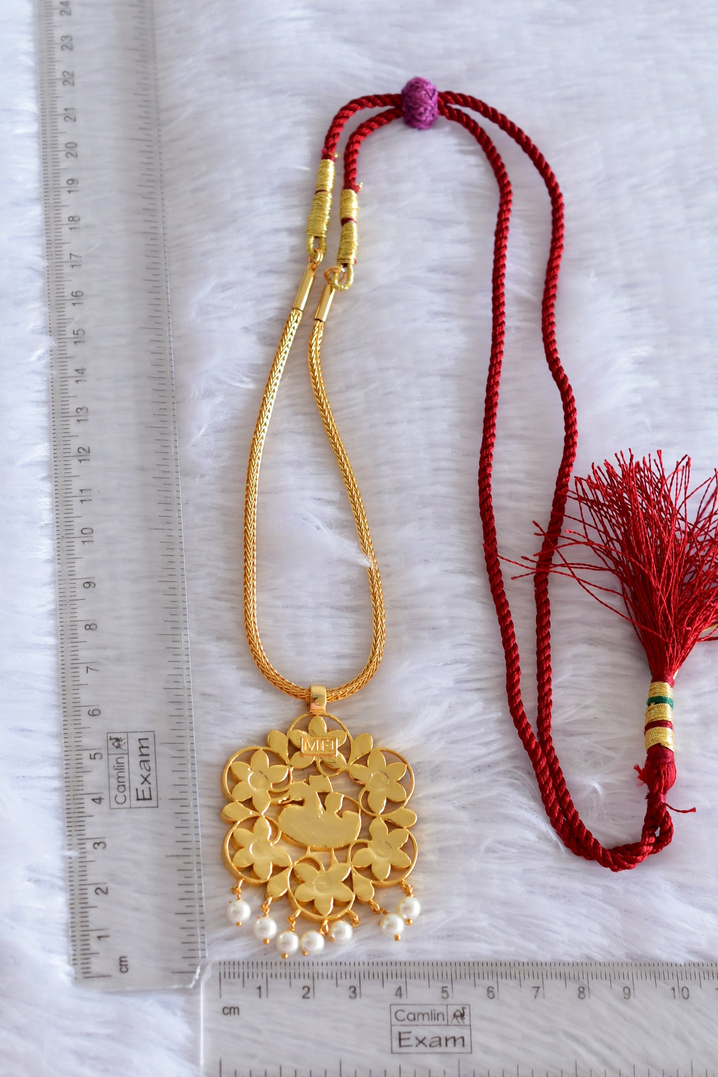 Gold tone precious kemp-green pearl swan necklace dj-52253