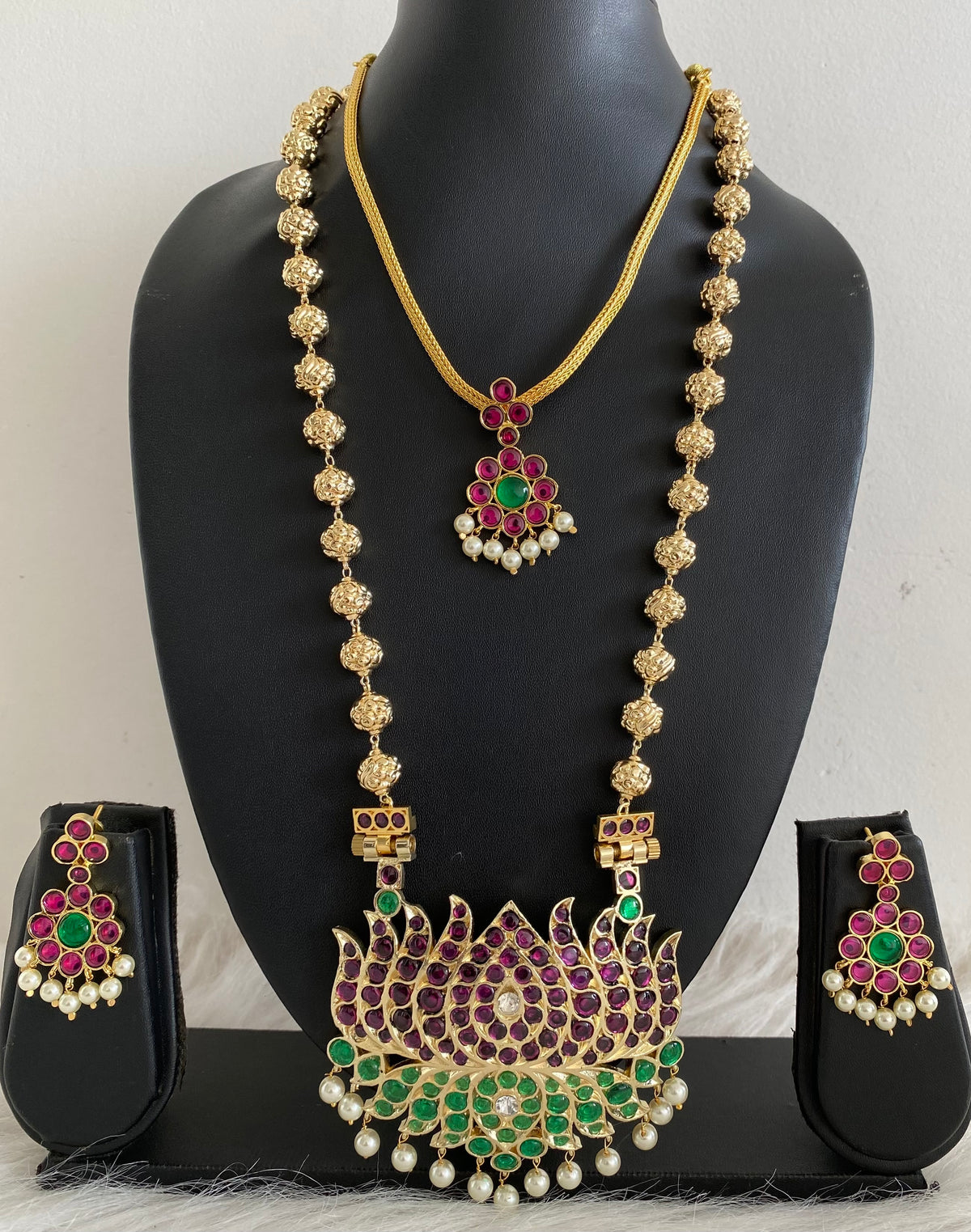 Gold tone precious kemp-green-white pearl lotus nakshi beaded combo set dj-54939