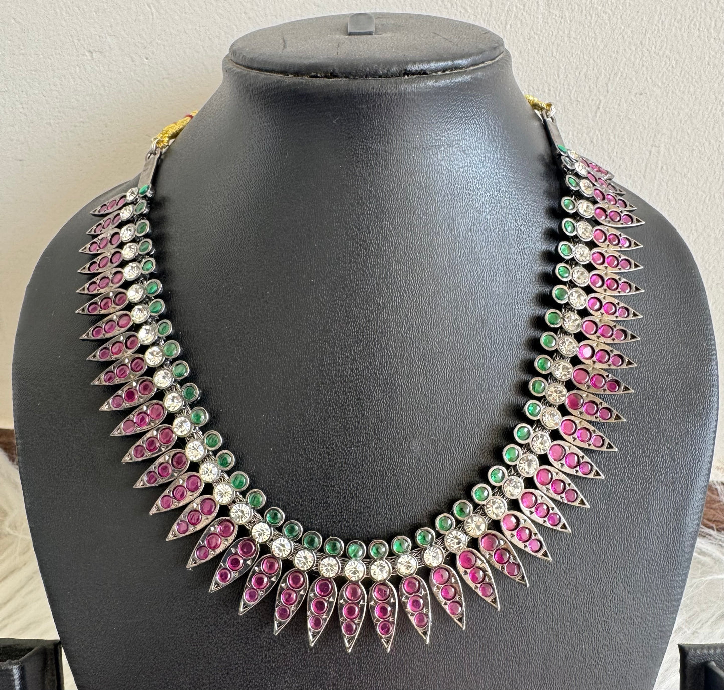 Black finish mulla mottu precious kemp necklace dj51028