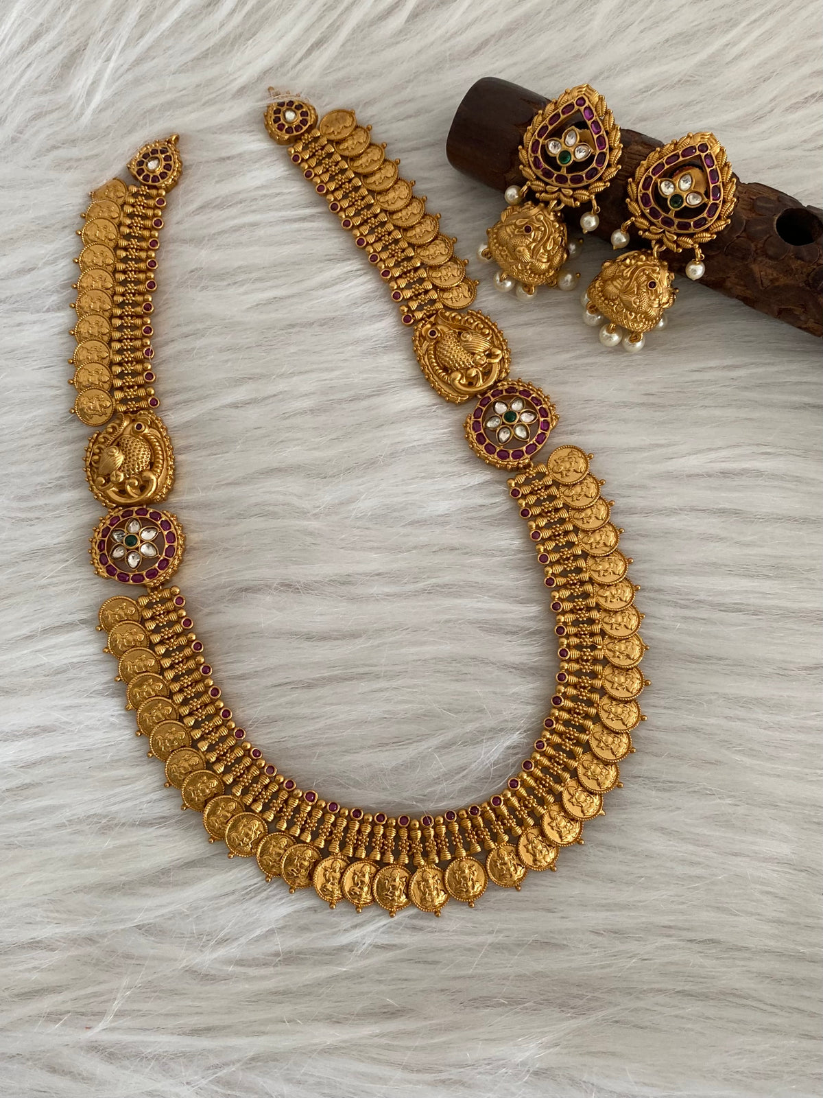 Matte finish kemp-green-white lakshmi coin swan short haar set dj-55000