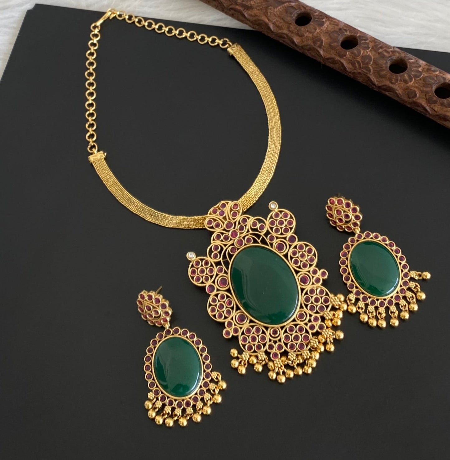 Matte finish big green oval stone pendant choker necklace set dj-53987