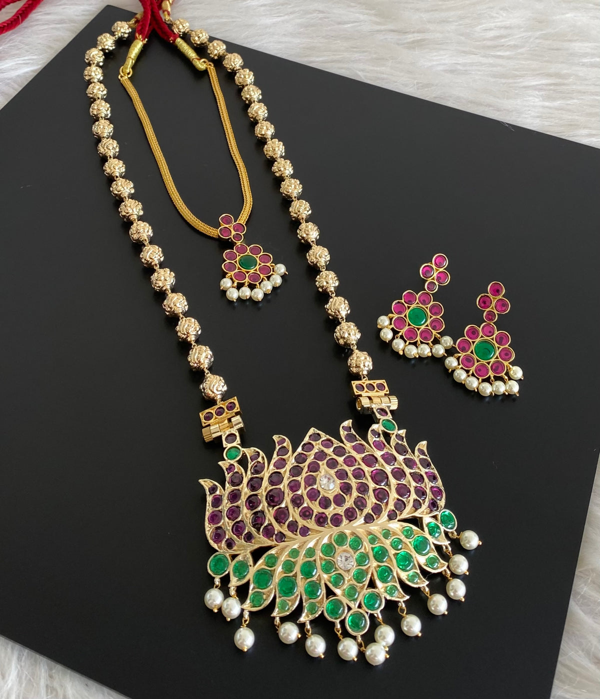 Gold tone precious kemp-green-white pearl lotus nakshi beaded combo set dj-54939