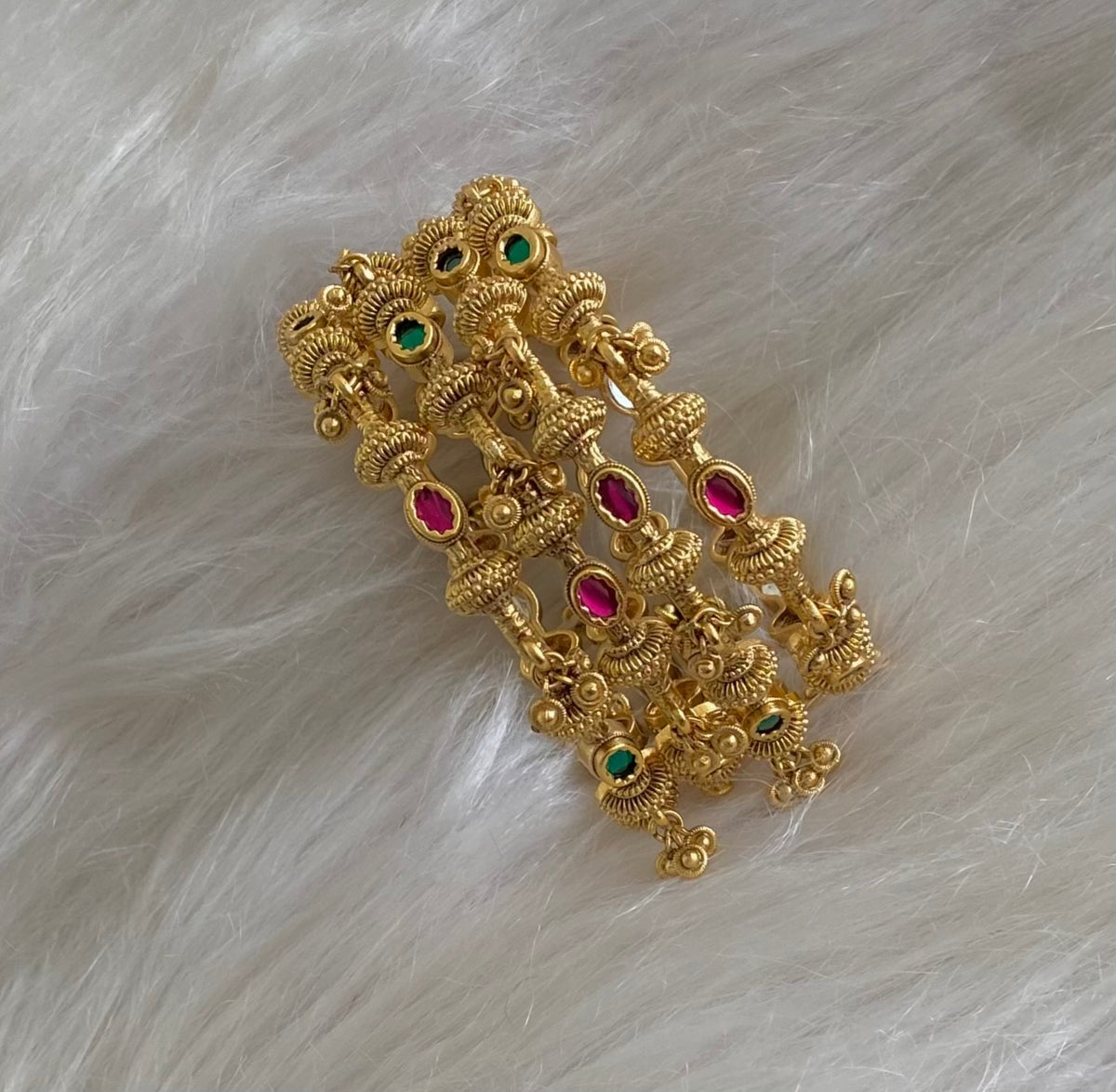 Antique gold tone kemp-green stone set of 4 bangles(2.6) dj-54839