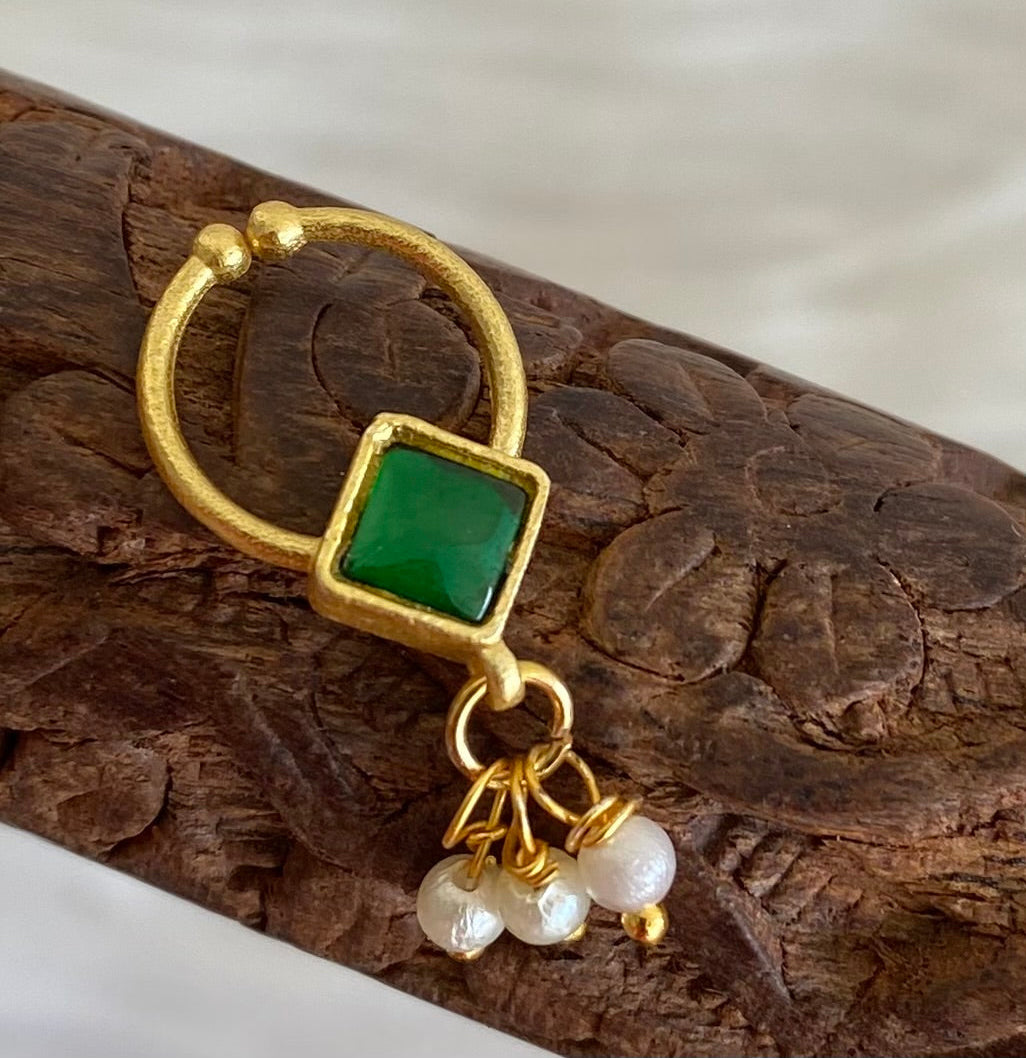 Gold tone green stone pearl nose pin/bulakku dj-53817