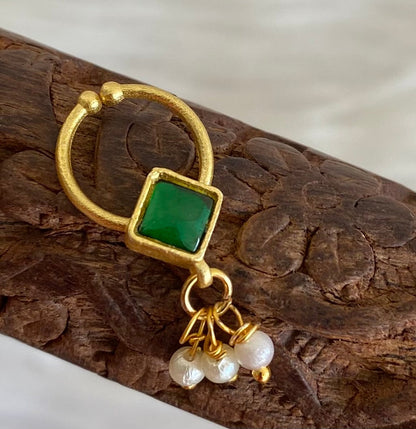 Gold tone green stone pearl nose pin/bulakku dj-53817