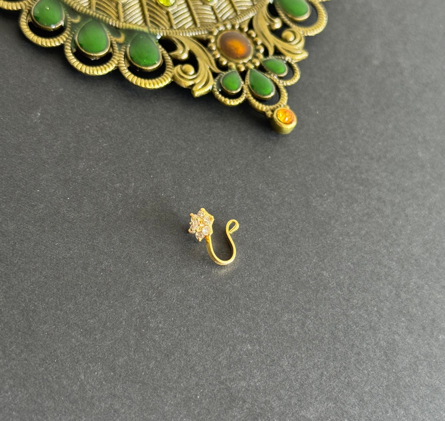 Gold tone cz white flower nose pin Dj-52034