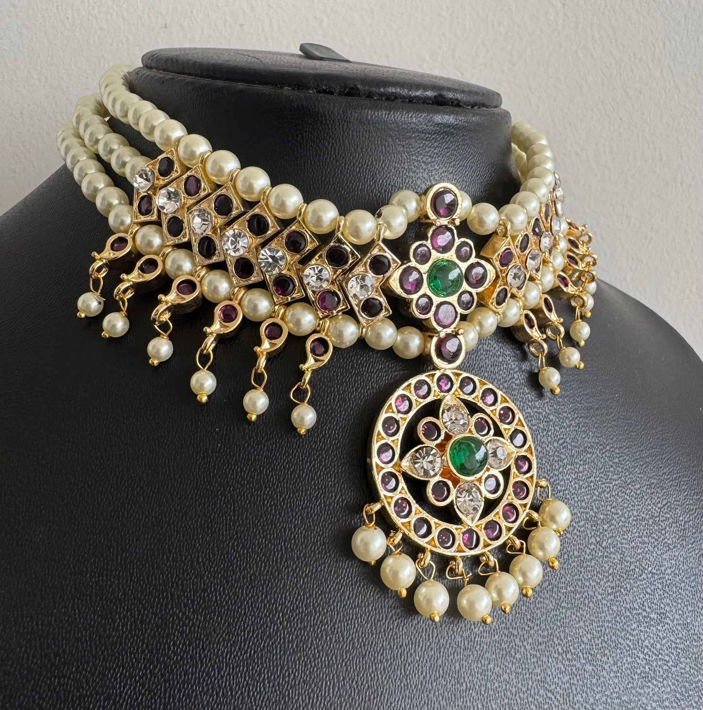 Gold tone precious kemp-green-white pearl attigai/necklace dj-52004