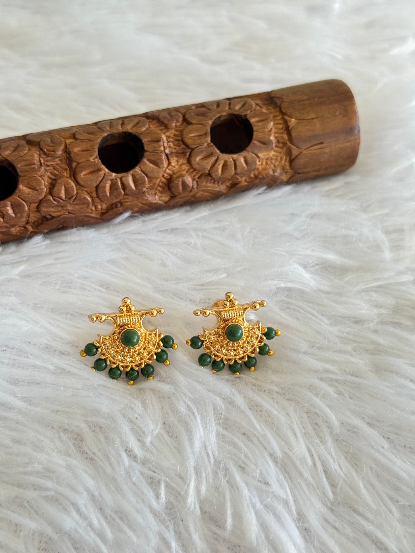 Gold tone green beaded stud/earrings dj-51602