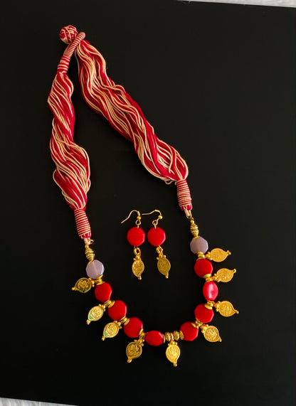 Gold tone lakshmi coin red-lavender thread necklace set-dj04430