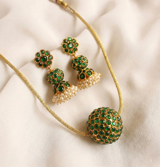 Gold tone Green Rudhra Ball Necklace Set-dj17870
