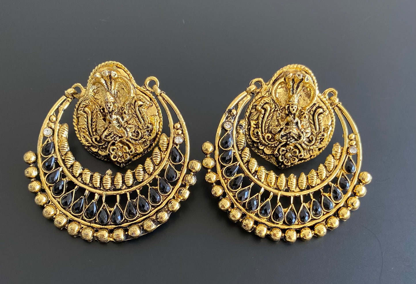 Antique gold tone black stone bali earrings dj-52969
