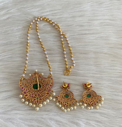 Antique gold tone pearl chain with kemp-green-white stone pendant set dj-55114