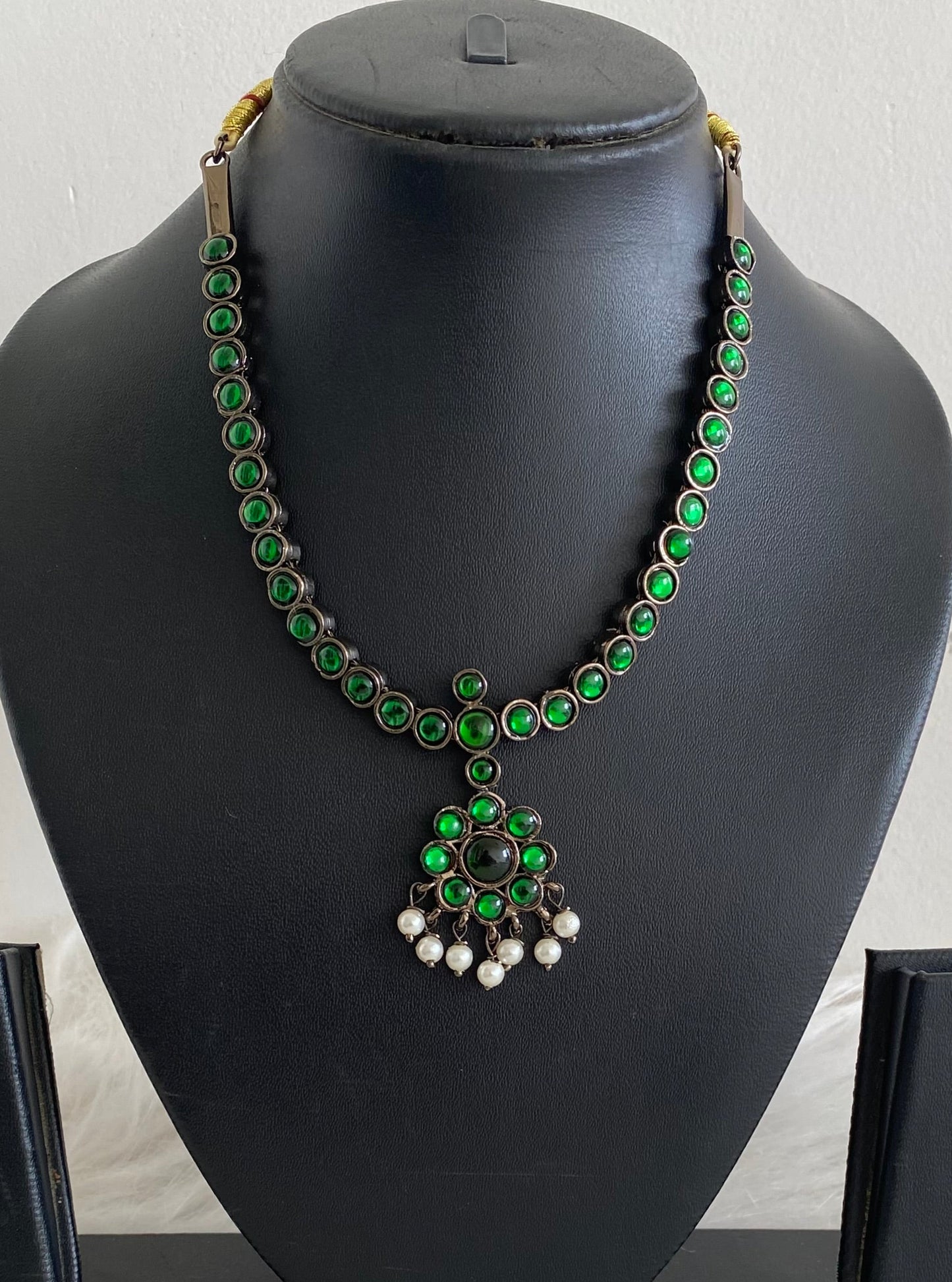 Black finish green stone pearl necklace dj-54617