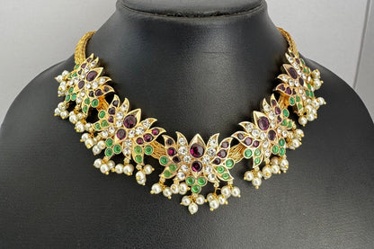 Gold tone precious kemp-green-white lotus necklace dj-52769