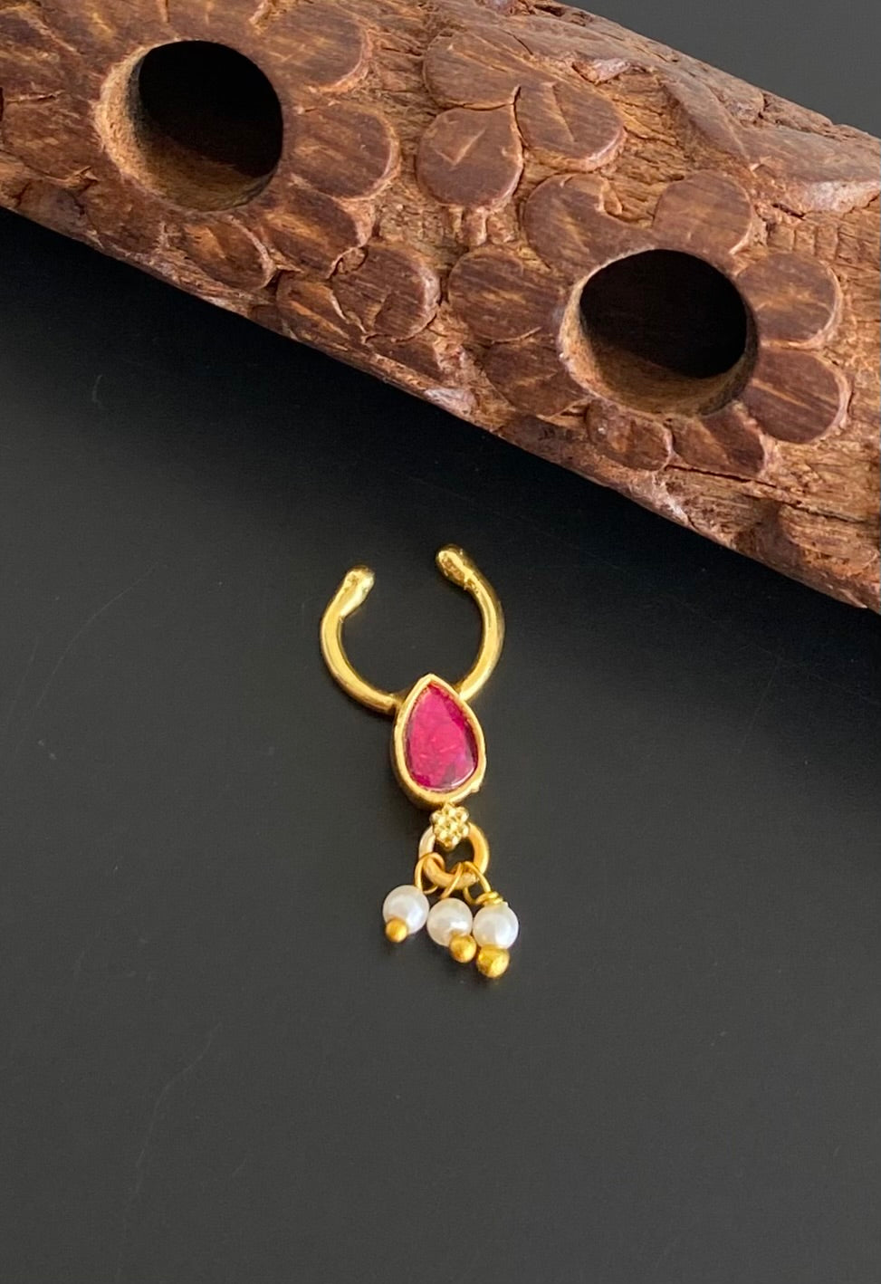 Gold tone pink stone pearl nose pin/bulakku dj-53810