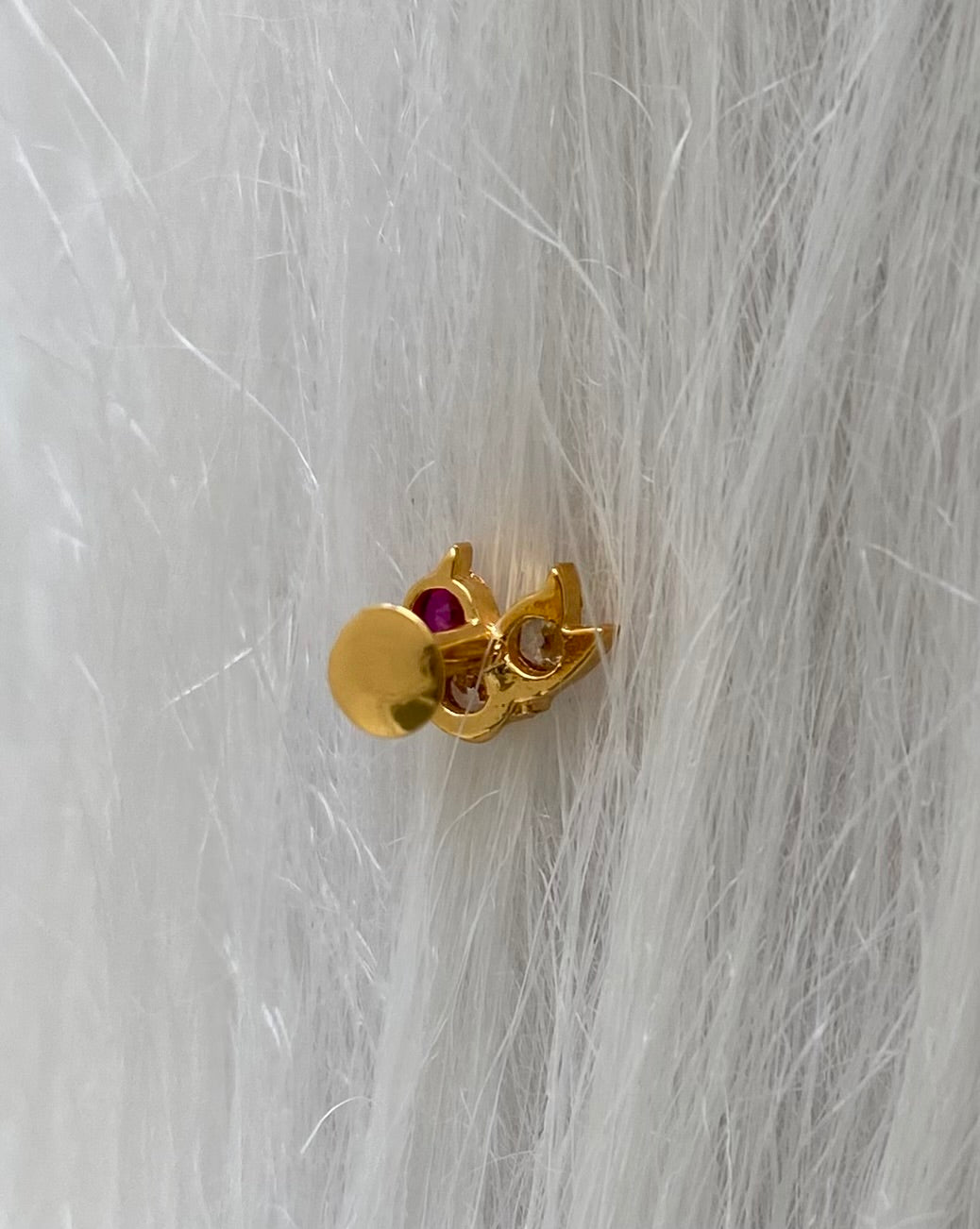 Gold tone pink-white stone small swan nose pin dj-53731