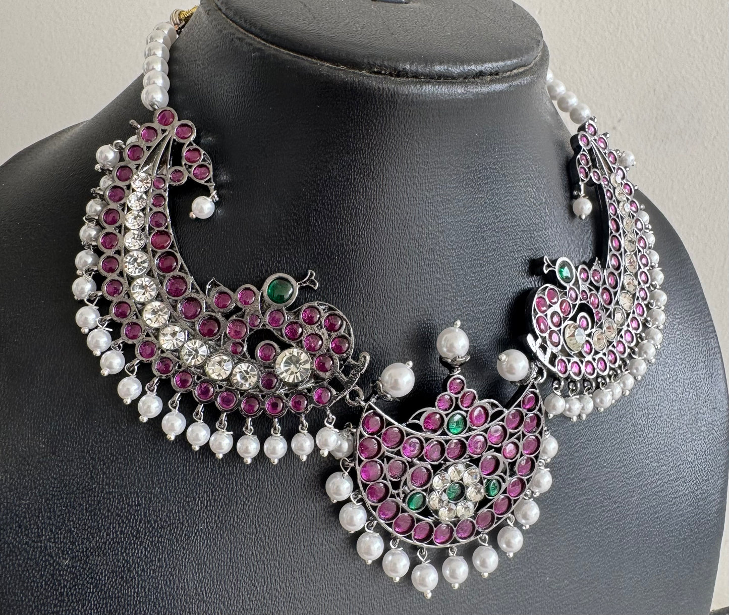 Black finish precious kemp pearl moon peacock necklace Dj-51171