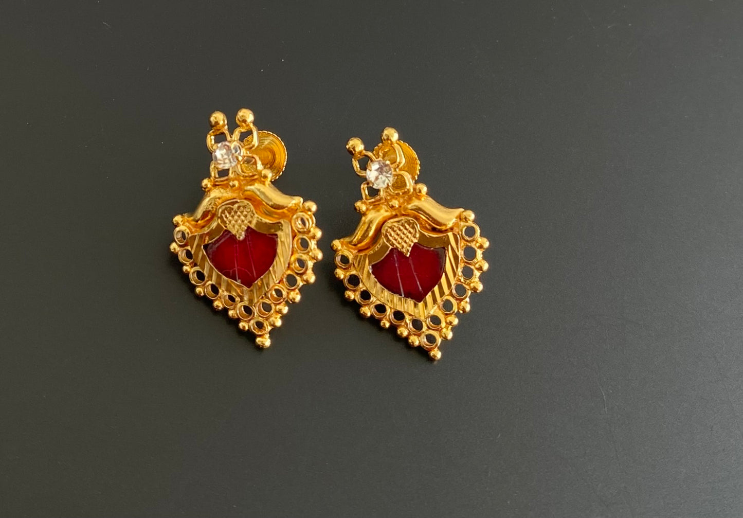 Gold tone red-white stone palakka kerala style stud/earrings dj-53120