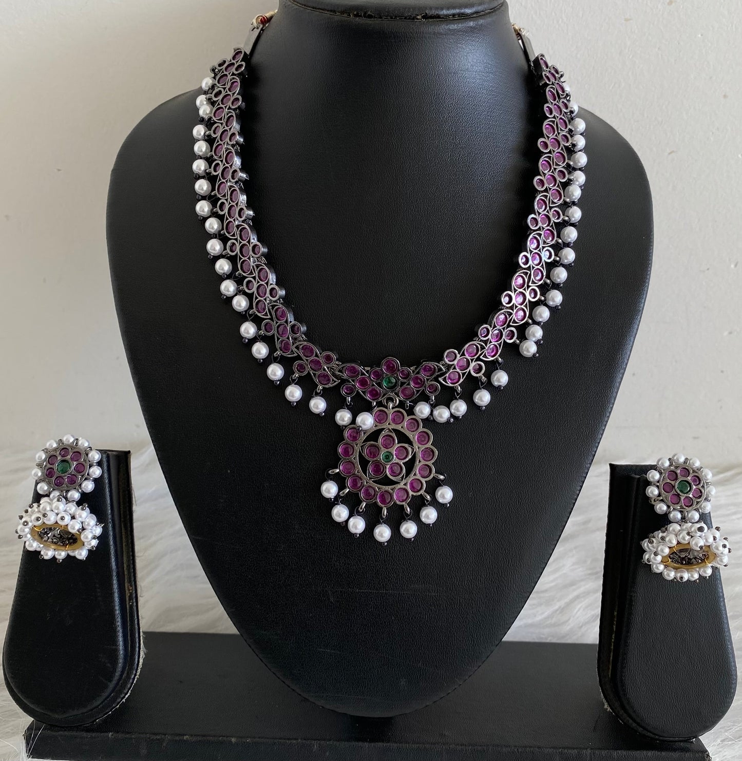 Black finish precious kemp-green pearl attigai necklace set dj-54091