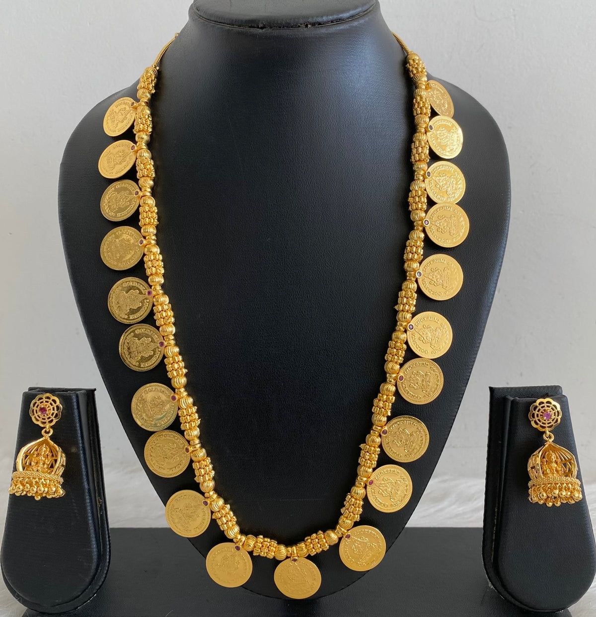 Gold tone pink stone lakshmi coin short haar set dj-55027