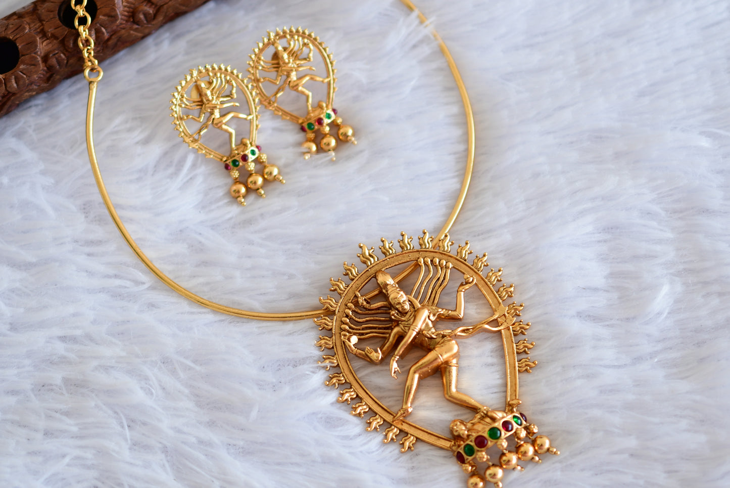 Matte finish kemp-green Shri Nataraja hasli necklace set dj-52410