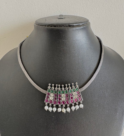 Black finish precious kemp-green pearl poothali necklace dj-52277