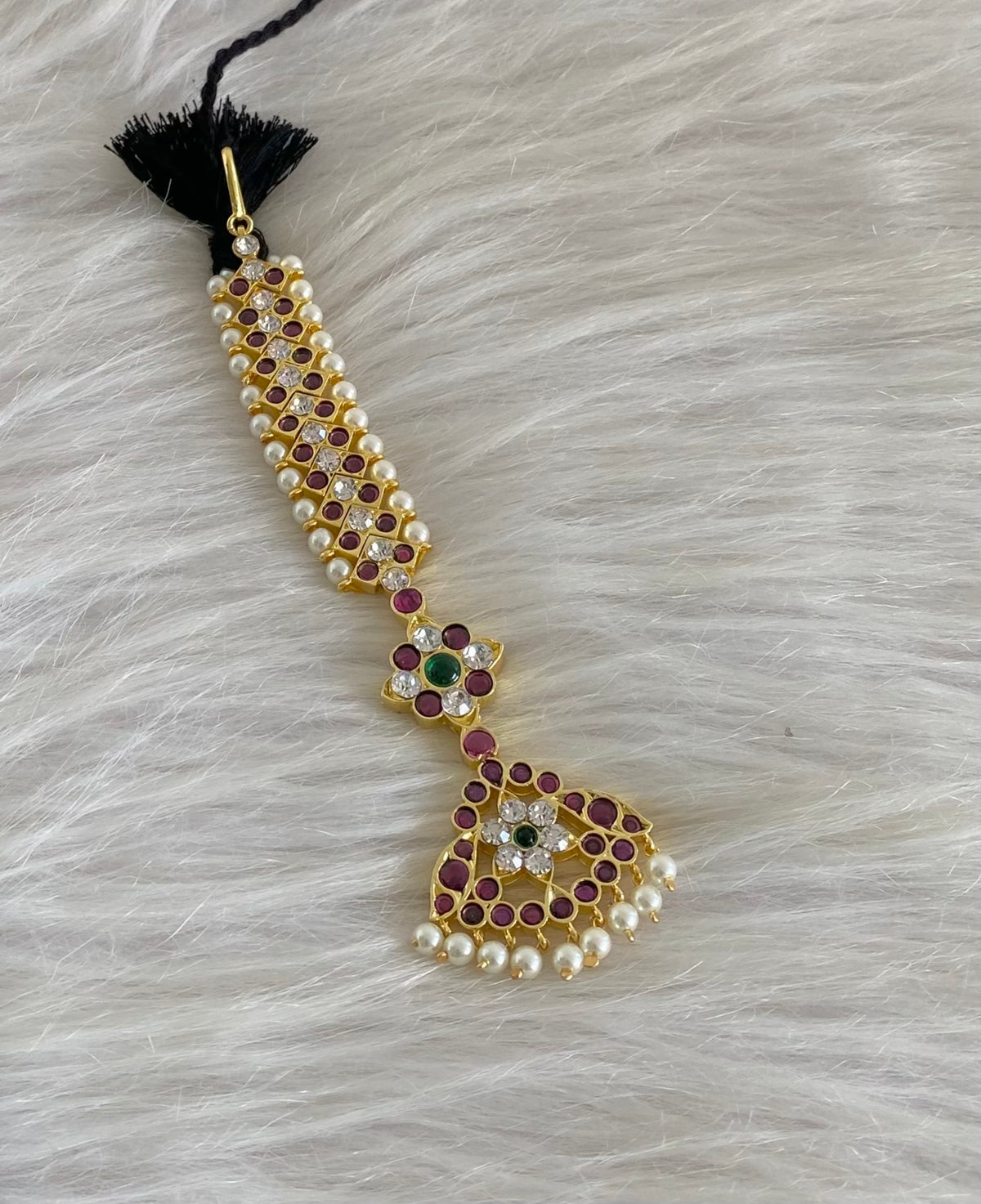 Gold tone precious kemp-green-white flower pearl tikka dj-54710