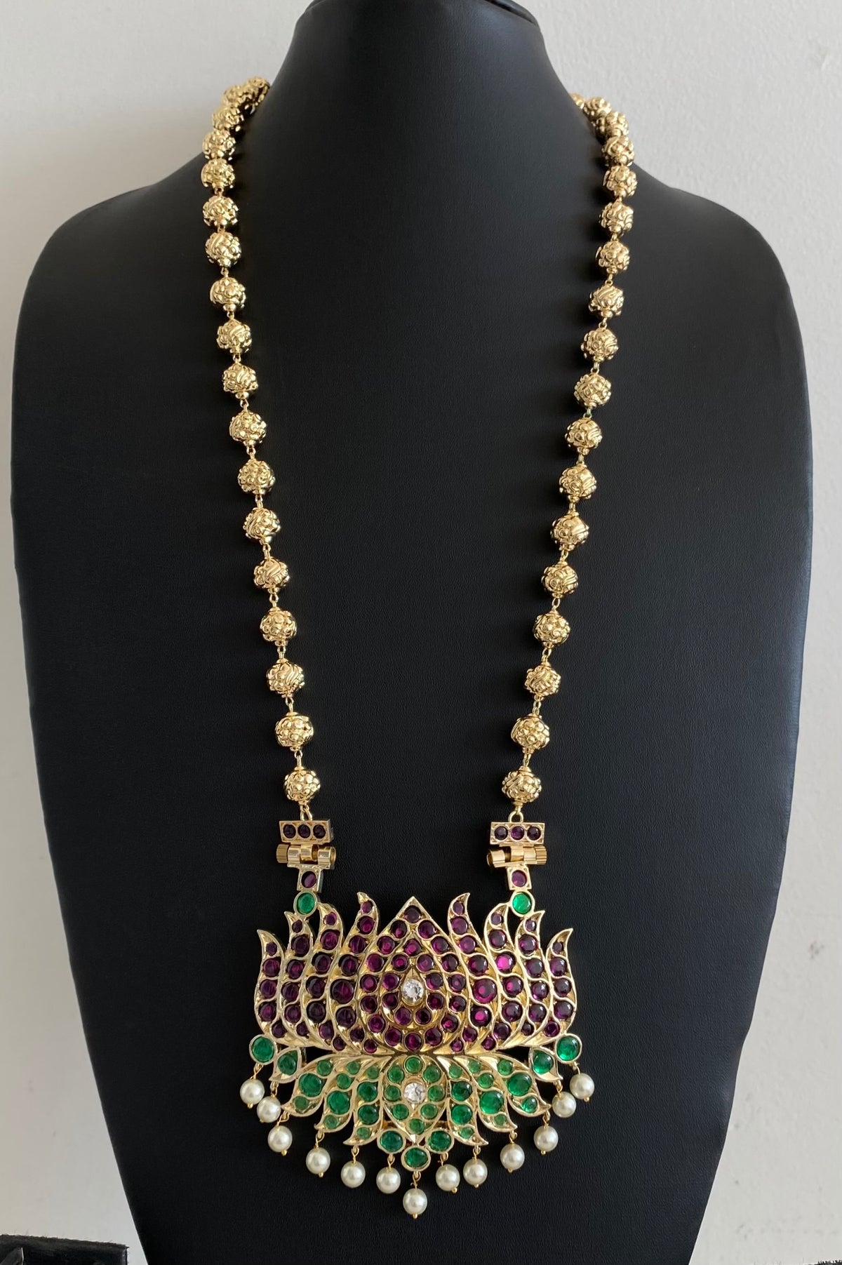 Gold tone precious kemp-green-white lotus nakshi beaded haar dj-54728
