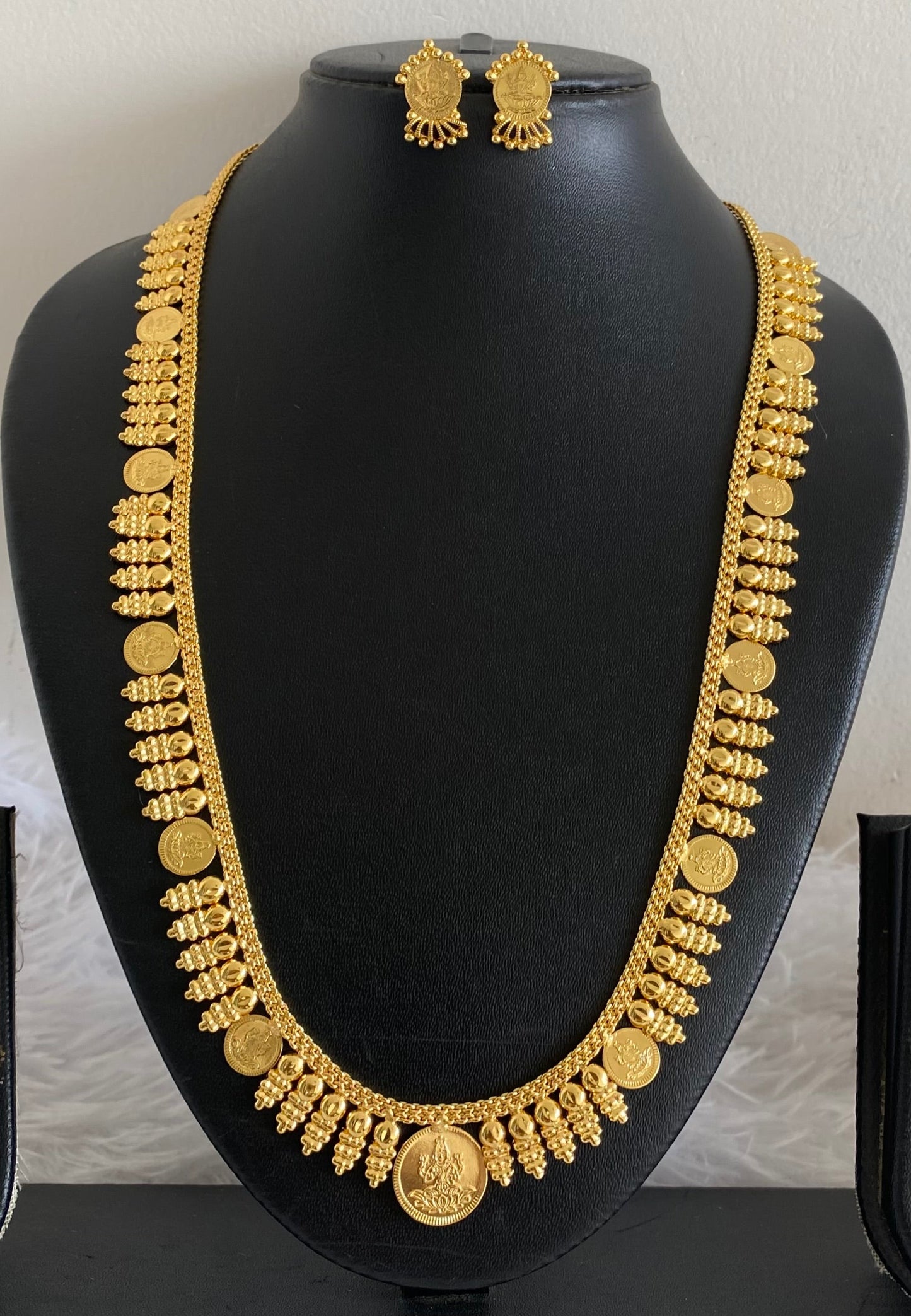 Gold tone lakshmi coin short haar set dj-54417
