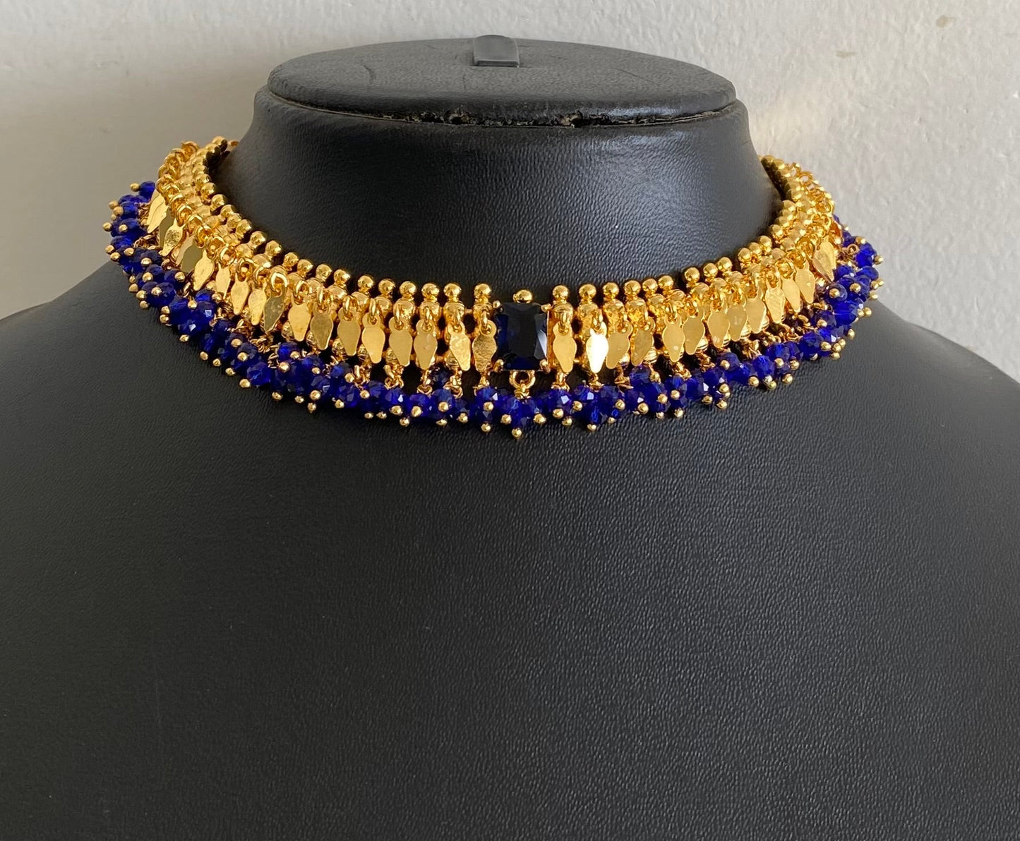 Gold tone Kerala style elakka blue beaded choker necklace dj-54298