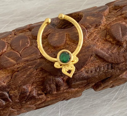 Gold tone green stone nose pin/bulakku dj-53781
