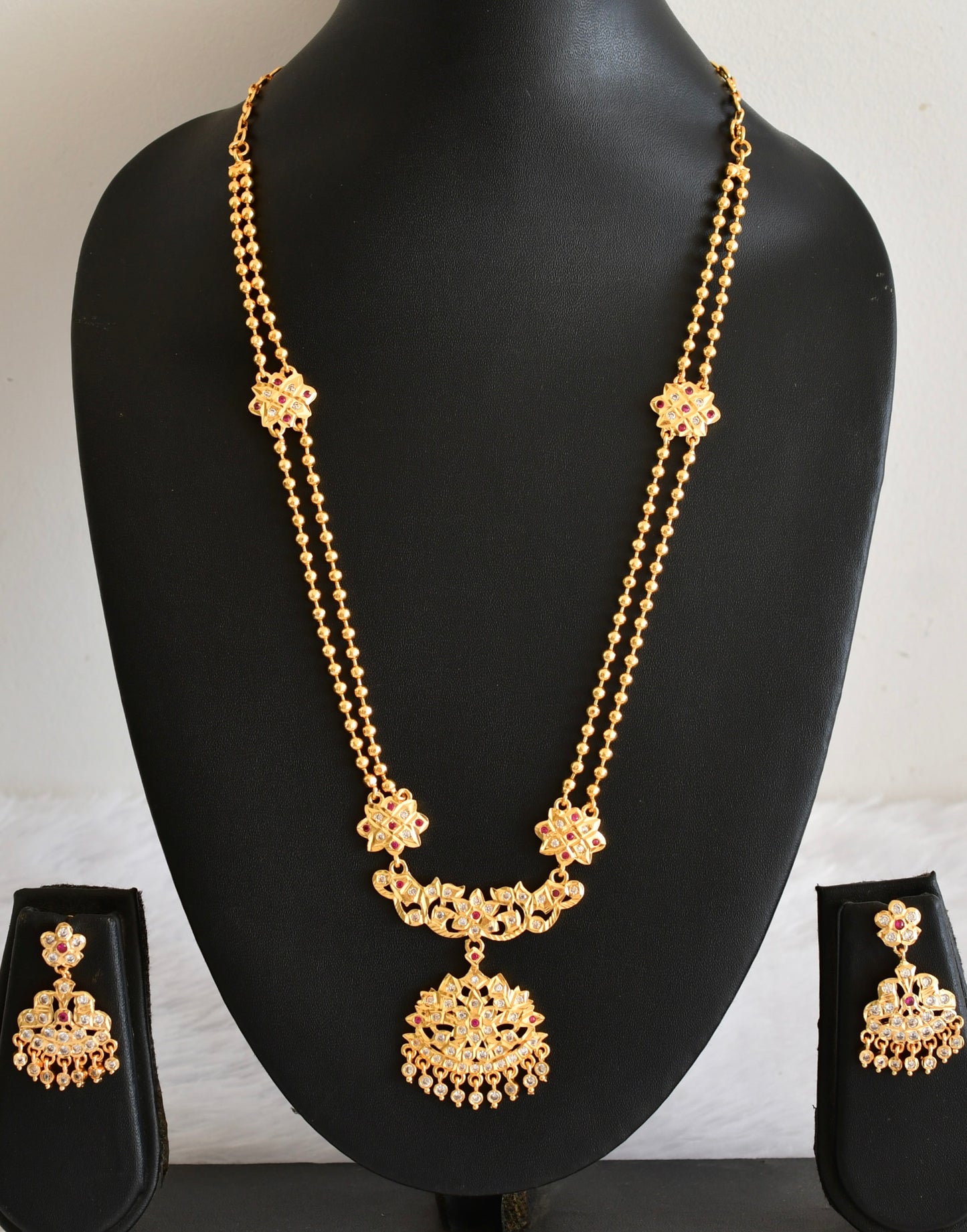 Gold tone South Indian style AD pink-white ball short haar set Dj-53317