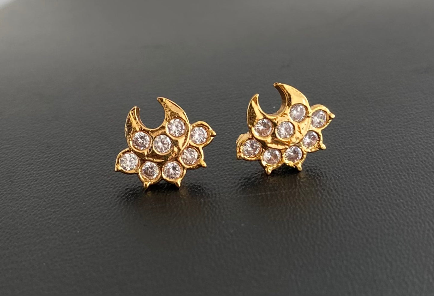 Gold tone AD white stone stud/earrings dj-53869