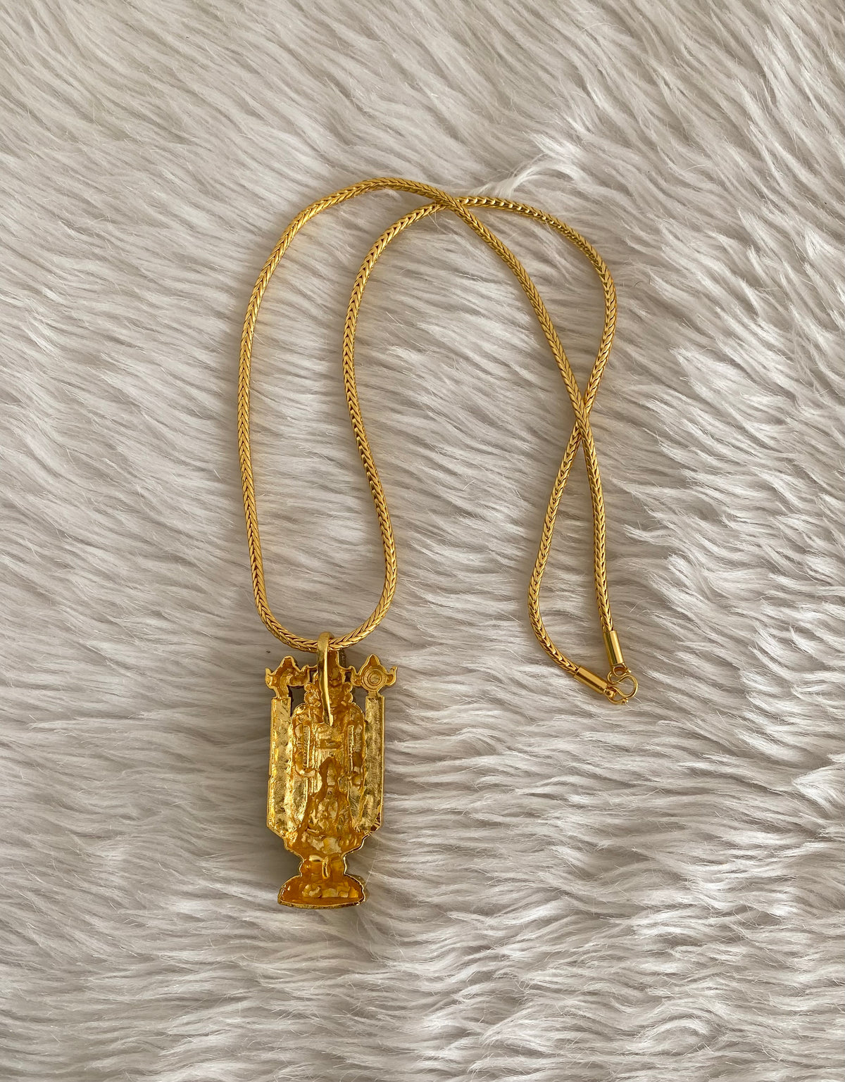 Gold tone 24 inches chain with shri thirumal lakshmi pendant dj-55111