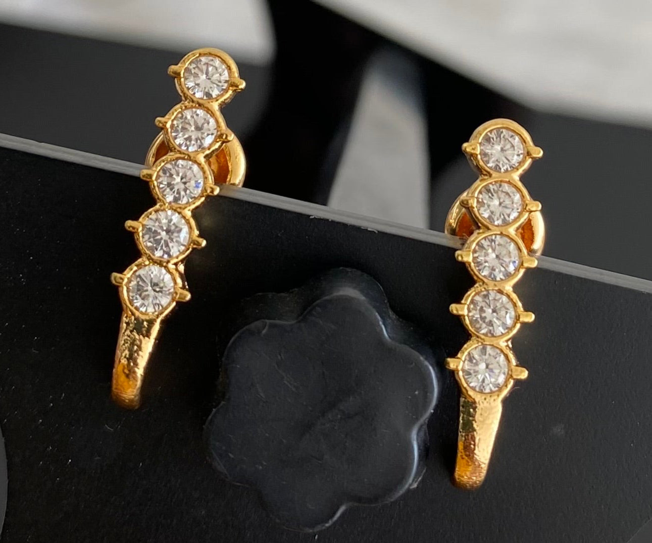 Gold tone AD white stone stud/earrings dj-53868