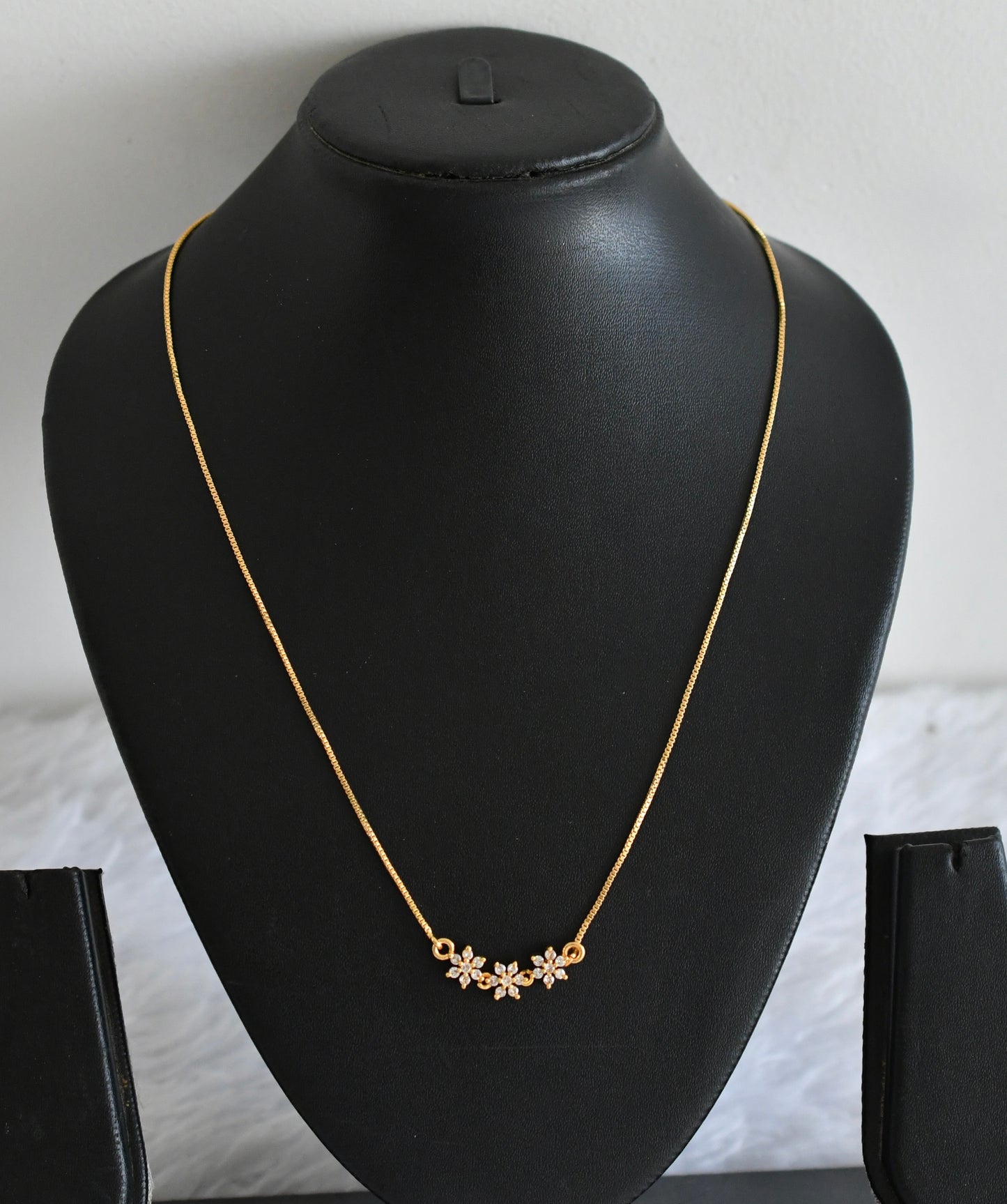Gold tone white stone flower necklace dj-53101