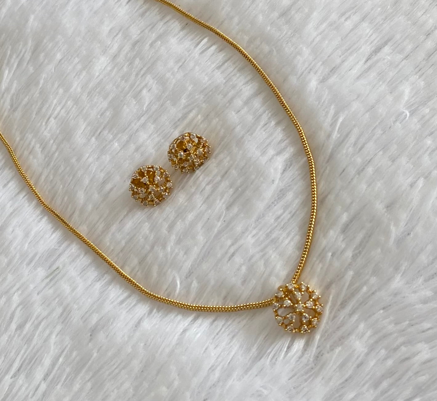 Gold tone 18 inches chain with white stone pendant set dj-54426