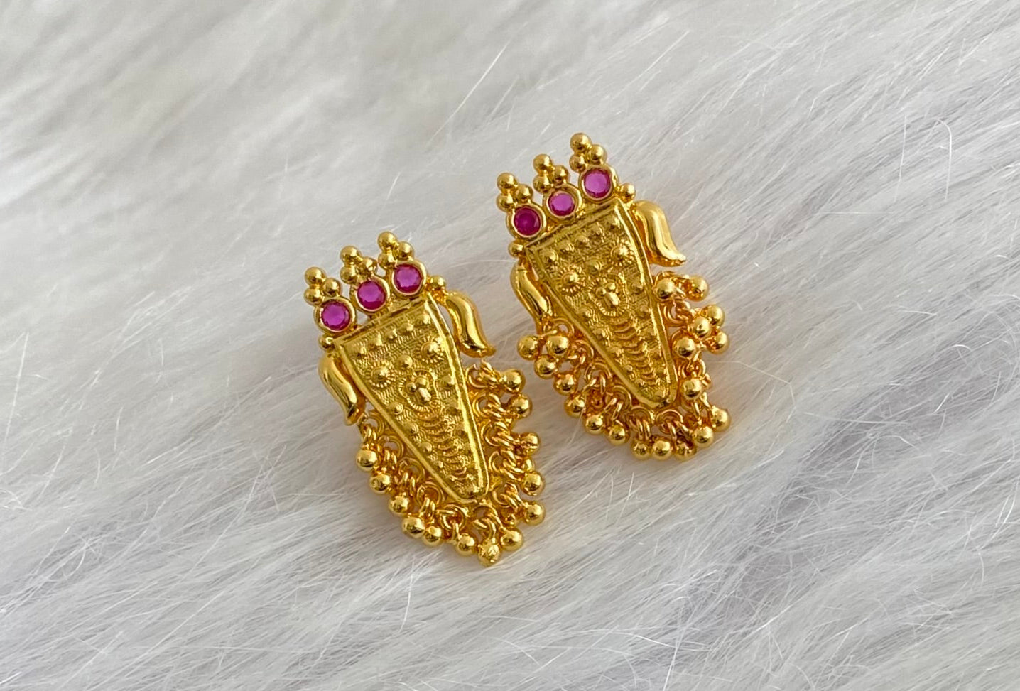 Gold tone pink stone gold cluster nethipattam earrings dj-54206