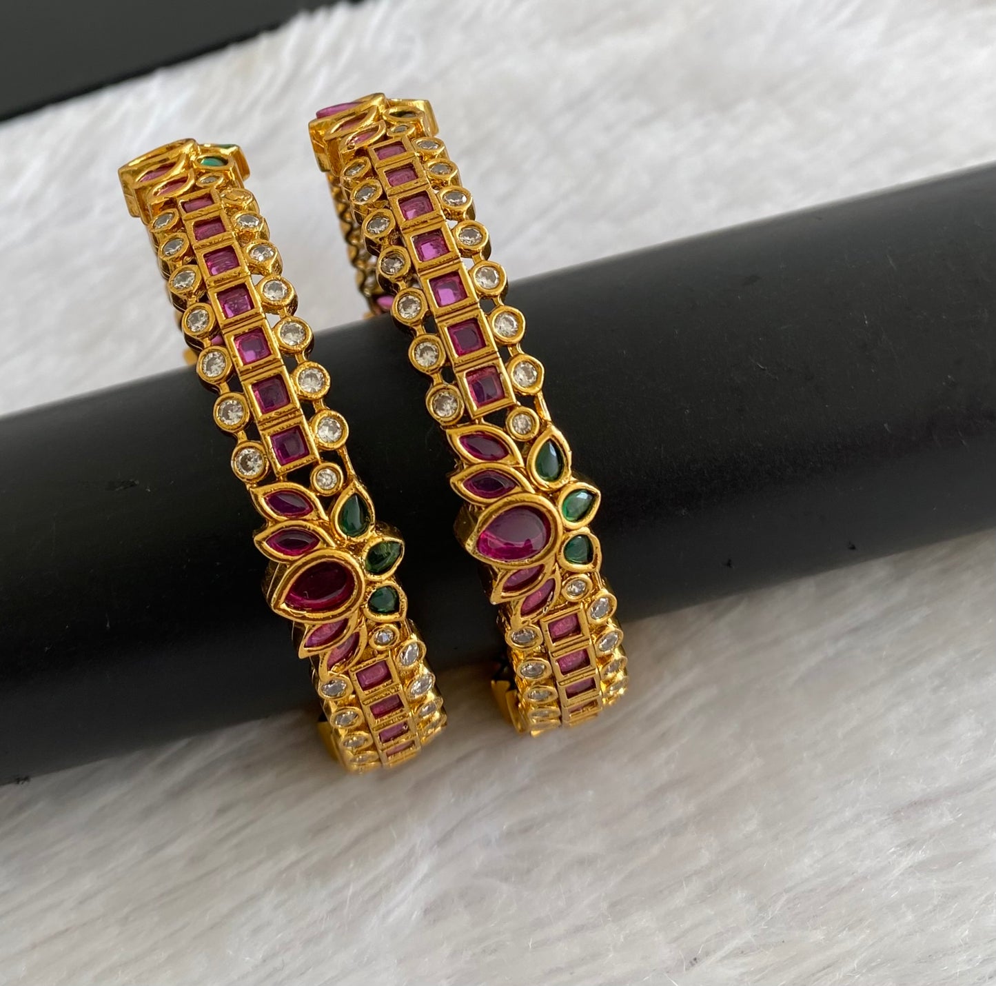 Antique gold tone kemp-green-white stone lotus bangles(2.4) dj-53434